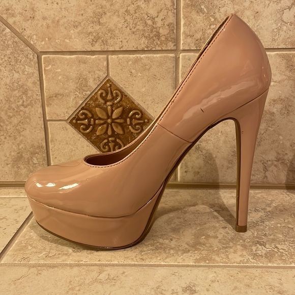 Exhilaration fawn pleather platform heels size 7.5 - Picture 5 of 10